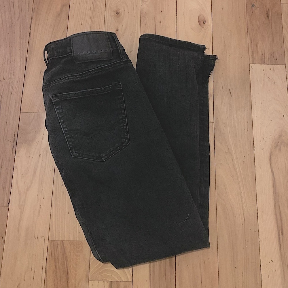 Black American Eagle Cropped Jeans